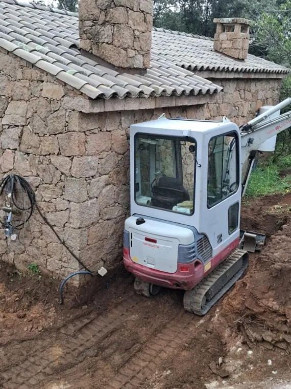 Terrassement en espace restreint à Palombaggia