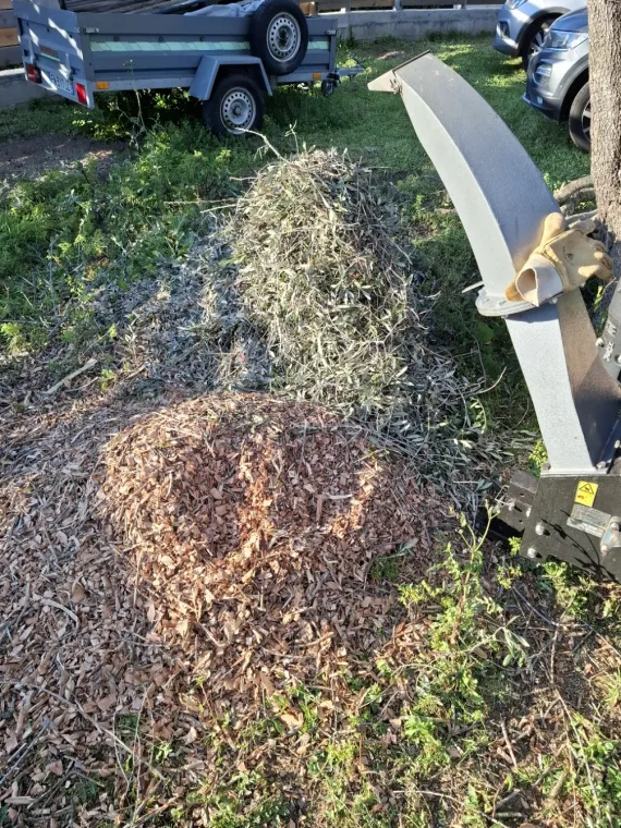 Utilisation de notre broyeur de branches à Bonifacio, Porto-Vecchio, Corse TPM