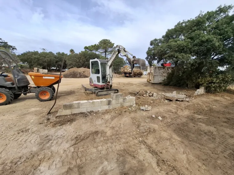Aménagements extérieur : démolition, abattage et évacuations de gravats et déchets verts à Porto-Vecchio