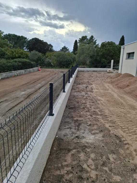 Pose d'un grillage à Lecci , Porto-Vecchio, Corse TPM