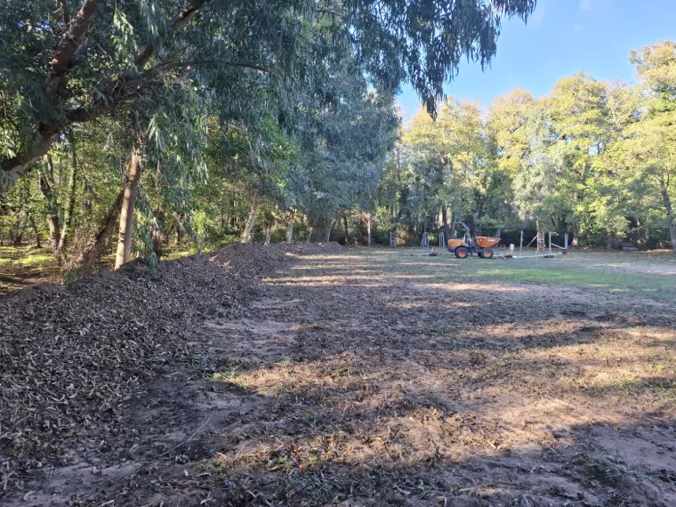 Nettoyage d'une carrière et création d'un andain à Lecci, Porto-Vecchio, Corse TPM