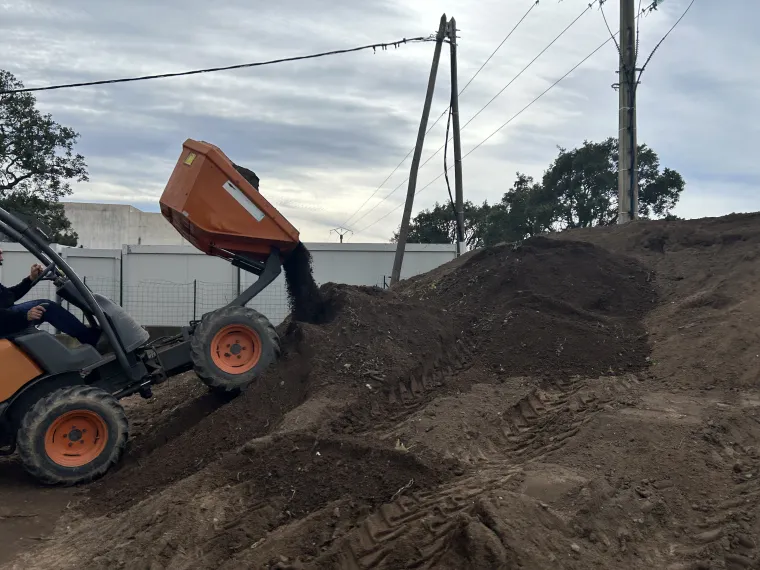 De la terre végétale disponible à Porto-Vecchio, Porto-Vecchio, Corse TPM