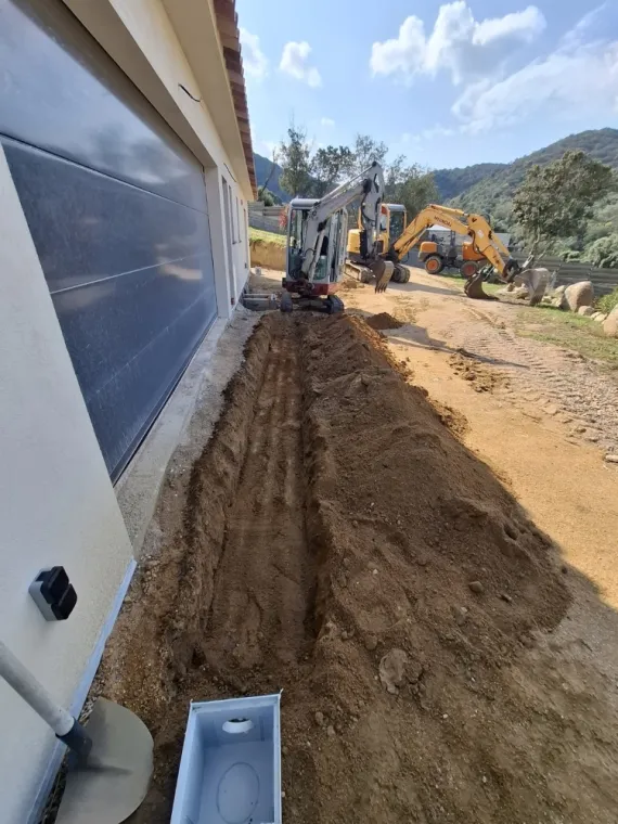 Raccordement d'un studio aux réseaux d'assainissement et d'évacuation des eaux pluviales à Pianottoli-Caldarello, Porto-Vecchio, Corse TPM