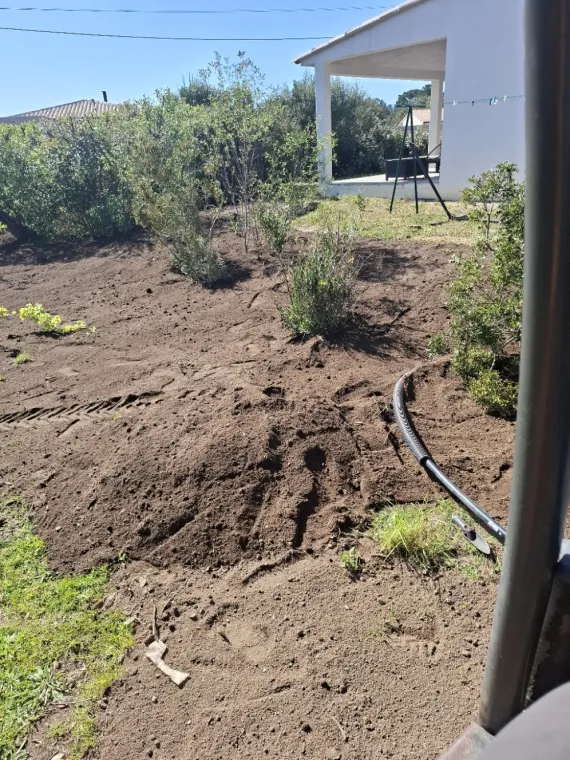 Terre végétale disponible en livraison, Porto-Vecchio, Corse TPM