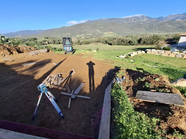Reprise d'un terrassement d'une plateforme à Figari, Porto-Vecchio, Corse TPM