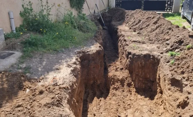 Terrassement pour la création d'un drain pour eau pluviale à Sotta