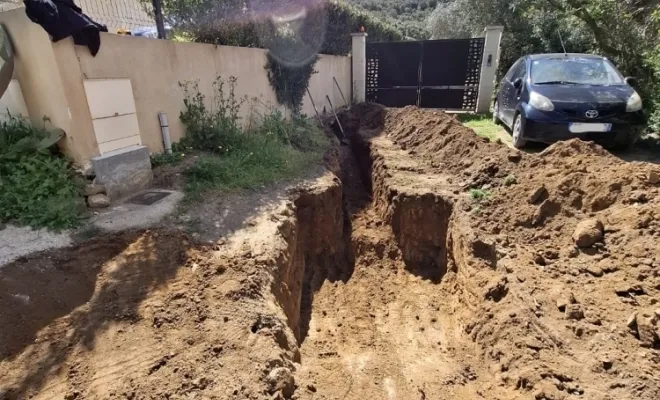 Terrassement pour la création d'un drain pour eau pluviale à Sotta