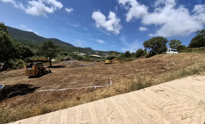 Terrassement en pleine masse à Pinarello pour la construction d'une habitation, Porto-Vecchio, Corse TPM