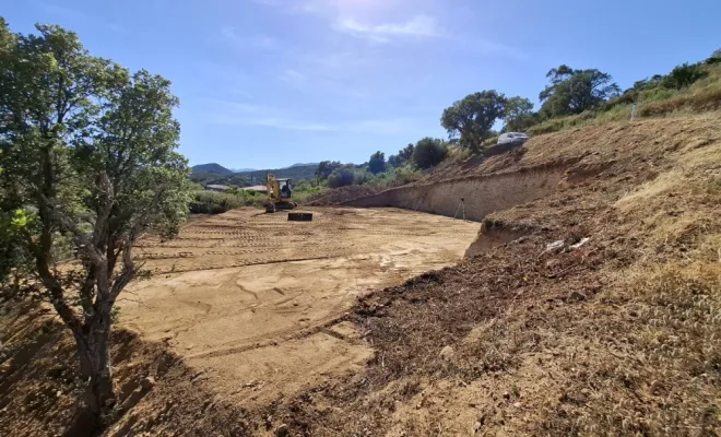 Terrassement en pleine masse à Pinarello pour la construction d'une habitation, Porto-Vecchio, Corse TPM