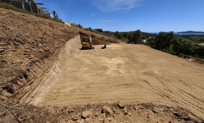 Terrassement en pleine masse à Pinarello pour la construction d'une habitation, Porto-Vecchio, Corse TPM