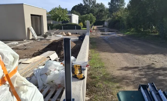 Pose d'un grillage à Lecci , Porto-Vecchio, Corse TPM