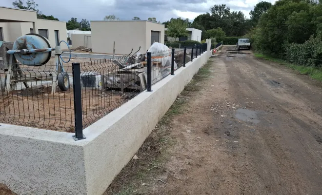 Pose d'un grillage à Lecci , Porto-Vecchio, Corse TPM