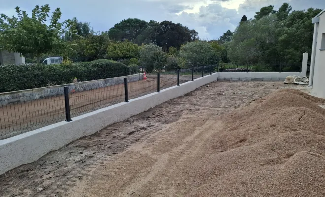 Pose d'un grillage à Lecci , Porto-Vecchio, Corse TPM