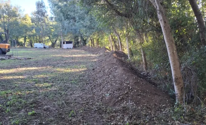 Nettoyage d'une carrière et création d'un andain à Lecci, Porto-Vecchio, Corse TPM