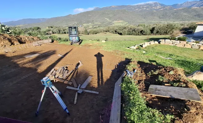 Reprise d'un terrassement d'une plateforme à Figari, Porto-Vecchio, Corse TPM